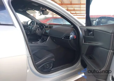 2017 Jaguar Xe 35T R-Sport z USA, uszkodzony, nr VIN SAJAF4BV5HA962675